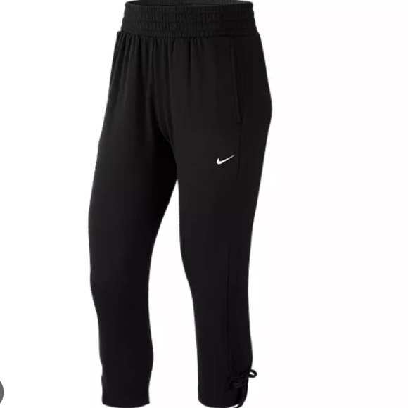 Nike Pants - Nike Women's Yoga Crop Pants - New with tag